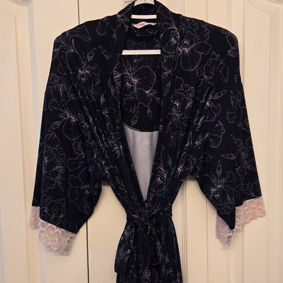 La Vie En Rose kimono robe - Picture 1 of 4